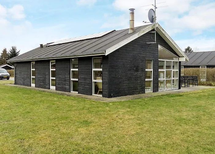 8 Person In Hals-by Traum * Hals